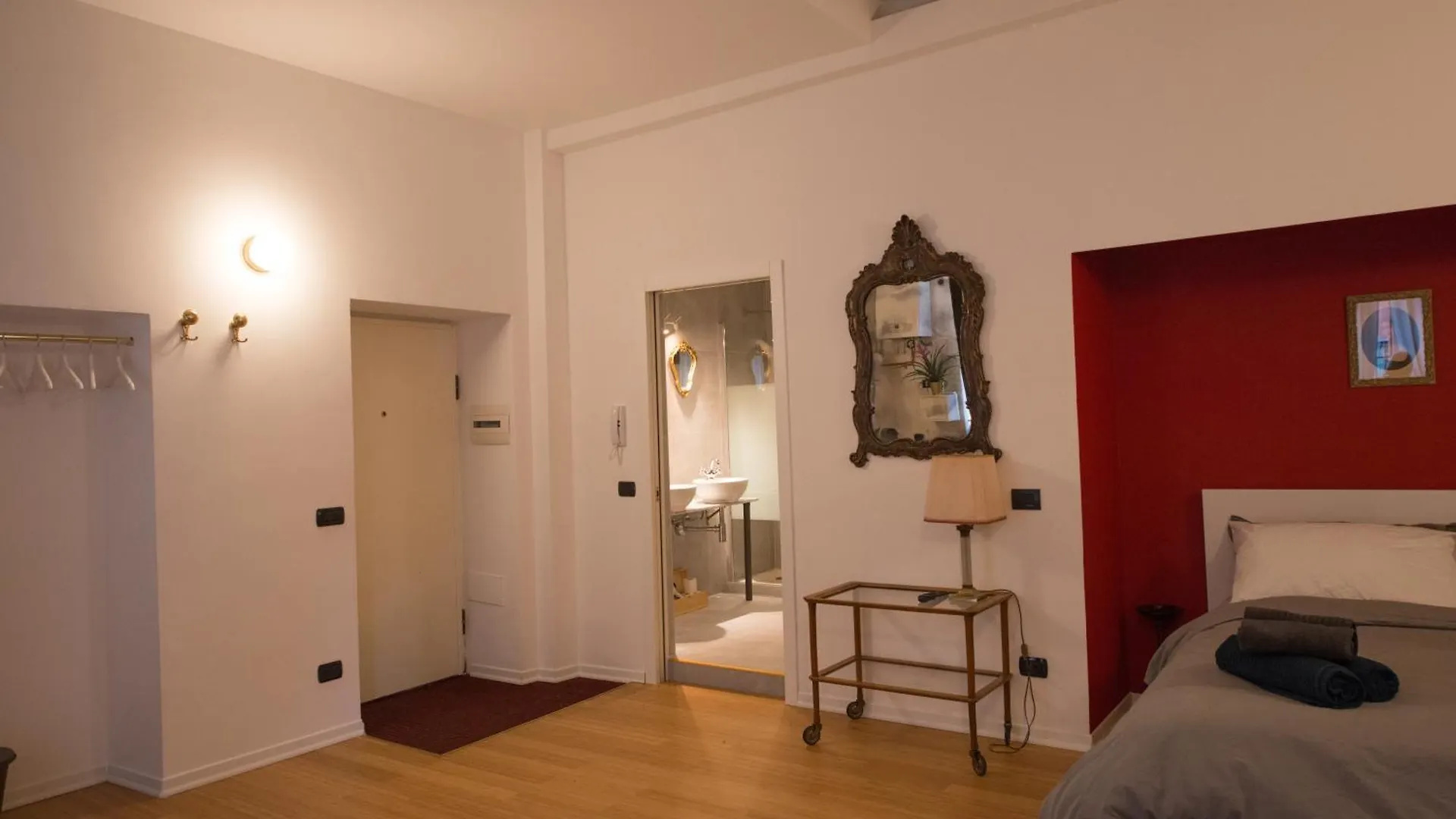 Small Studio 5 Min To The Metro Apartment Milan Italy