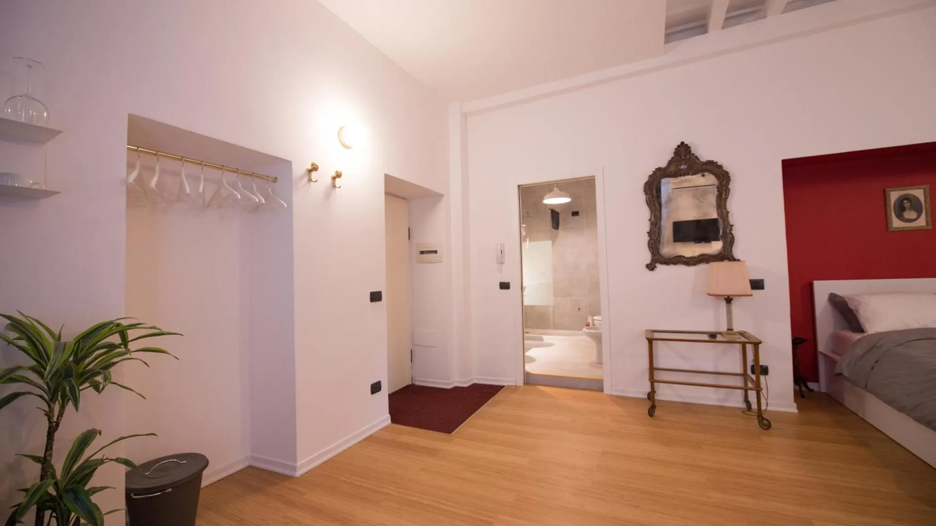 Small Studio 5 Min To The Metro Apartment Milan Italy